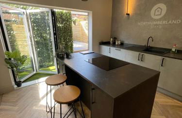 Stunning Town Center Cottage with hot tub - Foto 7