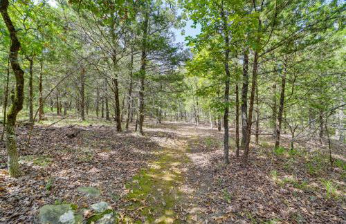 Clayton Cabin with Wraparound Deck Steps to Lake! - Foto 23