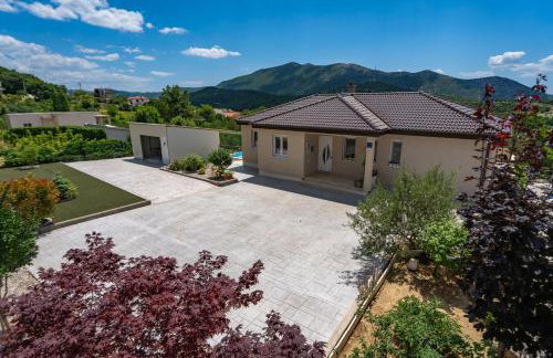 VILLA BEYBE with Jacuzzi, large private pool 50m2, BBQ,free WIFI, 3 bedrooms - Foto 31