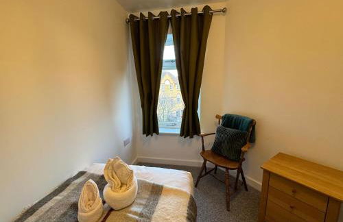 5 Town centre, entire flat, free parking king bed - Foto 15