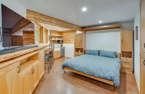 Enchanting Escape with Hot Tub, Decks and Views! - Foto 18