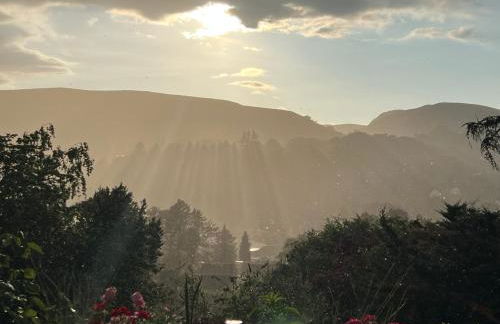 LARCHES LODGE Norwegian log cabin, wood stove & spa - Foto 17