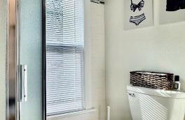 A Calm, Stylish Retreat - Steps to Lake, Downtown, and Surf District - Foto 2