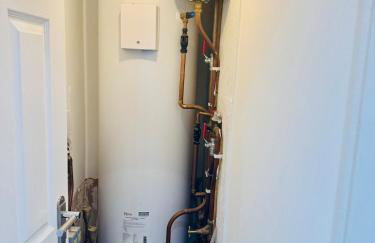 Luxury 5BR Stay With City Access - Photo 77