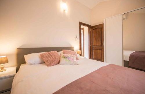 Gorgeous Pool Villa with a fenced garden - Photo 34