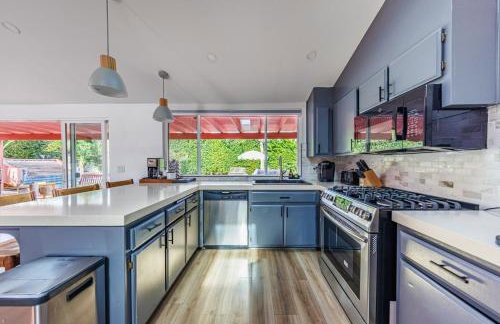 The Pink House - Palm Springs Gem with Private Pool & BBQ - Foto 41