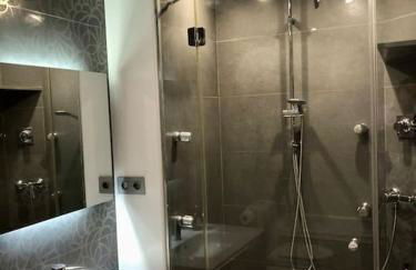 The White Lilies - Photo 9