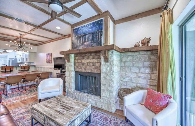 Luxurious Riverfront Condo Just 1 Blk to Schlitterbahn! - Foto 25