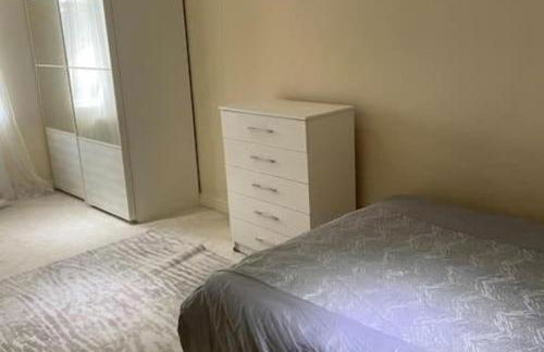 Charming House with Garden - Sleeps 6 & Parking - Foto 21