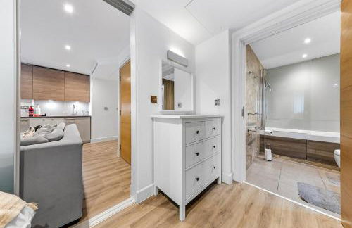 Modern London Stay with Luxe Comfort - Foto 15