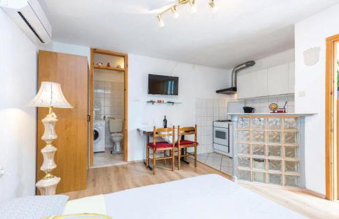 Amazing Apartment In Bakar With Kitchen - Photo 10