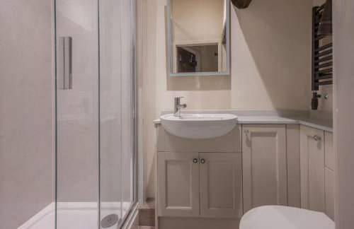 Scarr Head Cottage, detached stone cottage near Coniston, Lake District - Photo 17