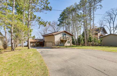 Lake Wisconsin Retreat with Dock Great for Groups! - Foto 41