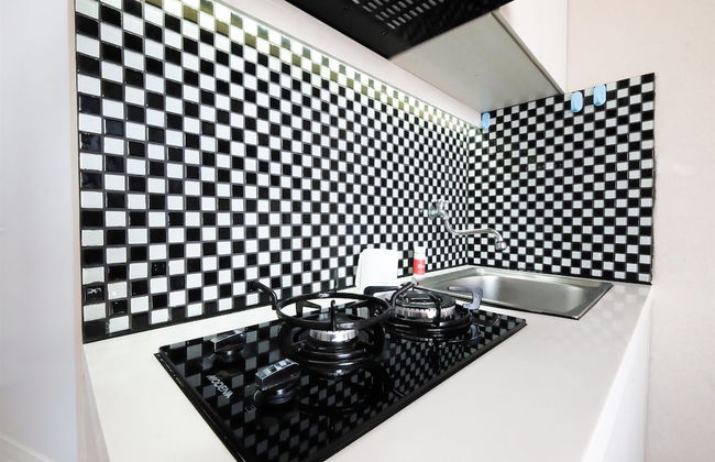 Studio at Green Pramuka City Serene Apartment Living By Travelio - Foto 5