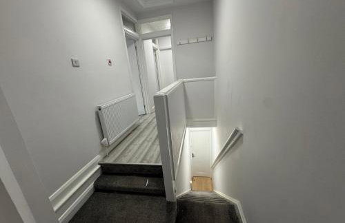 2 Bedroom Home with Free Parking & Fast Wi-Fi - Foto 11