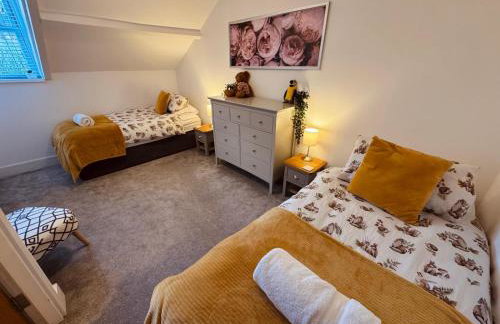 Lake View Family & Pet Friendly Home - Central Bowness - Photo 16