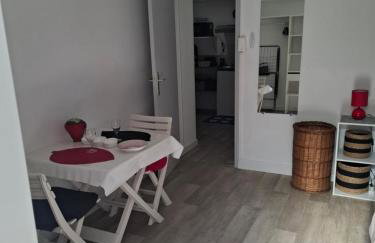 Charmant studio RDC avec terrasse, parking & cuisine équipée - Foto 3