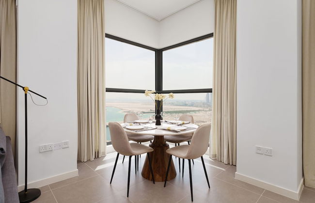 Maison Privee - Modern & Panoramic Sea View Apt on Al Reem Island - Photo 11