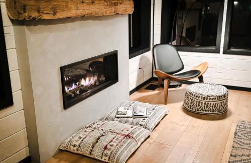 Haven at Cedar Haus Luxury 1BR Escape w Hot Tub EV Charger Gourmet Kitchen Fully Fenced Yard Dogs OK - Foto 64