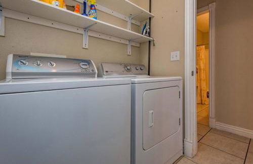 Near Zion Remodeled 2BR Sleeps 6 Game Garage - Foto 28