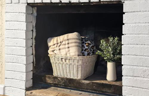 Comfort Cabin - 2BD Family Getaway in Creve Coeur - Photo 41