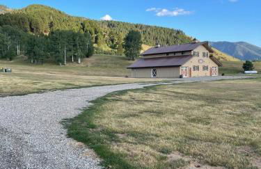 2 bed 2 bath Barndominium Unit A - Foto 1