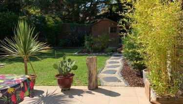 VILLA 600m de la plage calme Location possible à partir de 3 nuitées, pouvant accueillir 6-8 pers Activités nautiques randonnée vélo pêche golf casinos - Foto 5, Garden, Garden view