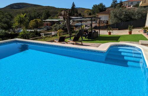 Chalet con piscina, barbacoa y jacuzzi en Valencia - Photo 8