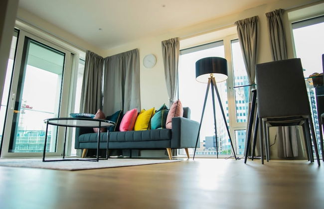 Thames View 2 Bed Apartment With Balcony - Photo 18