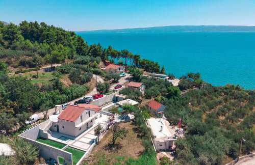 Mediterranean Oasis Seaside Villa with Pool - Foto 46