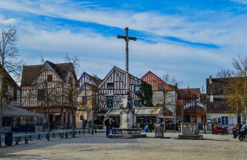 La Voulzie Appartement - Proche centre avec parking privé - Foto 31