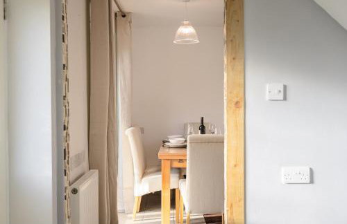 Stylish 3BR Home - Sleeps 7 - 15 Min to City Centre, Parking Garden & Fast Wi-Fi - Foto 35