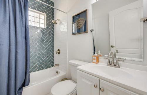 Easy MARTA Access! Modern ATL Home with Deck - Foto 18