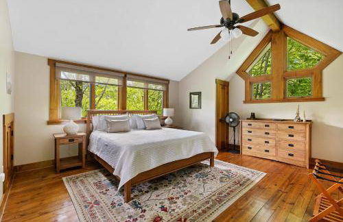 HOT TUB & PET-FRIENDLY Cabin in Cheshire Village - Foto 15