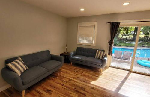 Large Vacation Home Villa- Pool, Indoor Hotub, Game Room, up to 25 guests - Foto 17