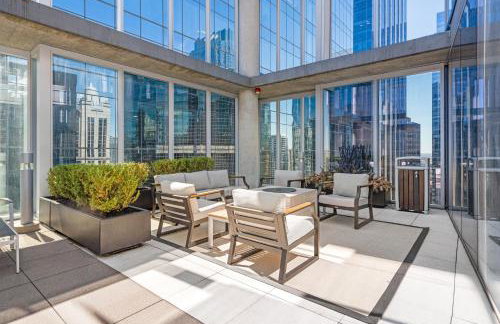 Linea Luxury Living with Indoor Pool and Rooftop Views in The Loop - Photo 14