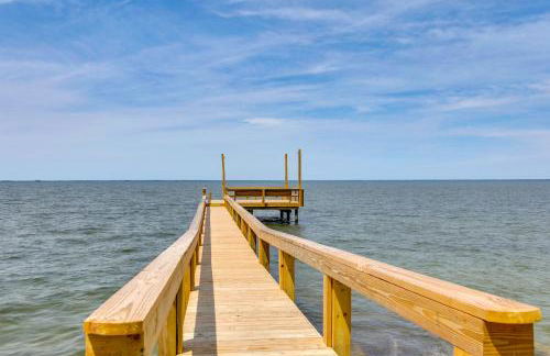Lakefront Retreat with Game Room and Private Dock! - Foto 40