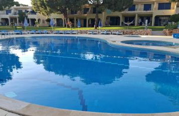 Modern 1BR Apartment with Pool & Balcony - Foto 39