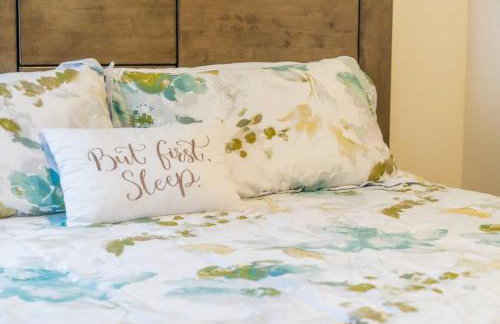 Cozy 3BR Townhome Perfect Location ABODEbucks - Foto 23