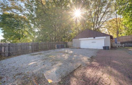 Central Akron Stay! Large Victorian Home with Yard - Foto 24