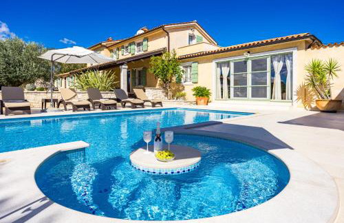 Villa Vlacich for 8 people near Labin - Rabac with heated pool, sea view & kids playground - only 2 km from the beach - Foto 1