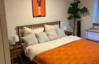 Mid Century 2 Zimmer Voll ausgestattete Kuche 75 Zoll TV Kingsize - Photo 1