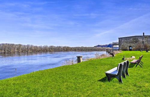 Walk to River Unique Studio in Renovated Bar! - Foto 24