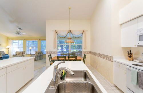 SERENE & ATTRACTIVE 3BR HEATED POOL/SPA HOME - Photo 12