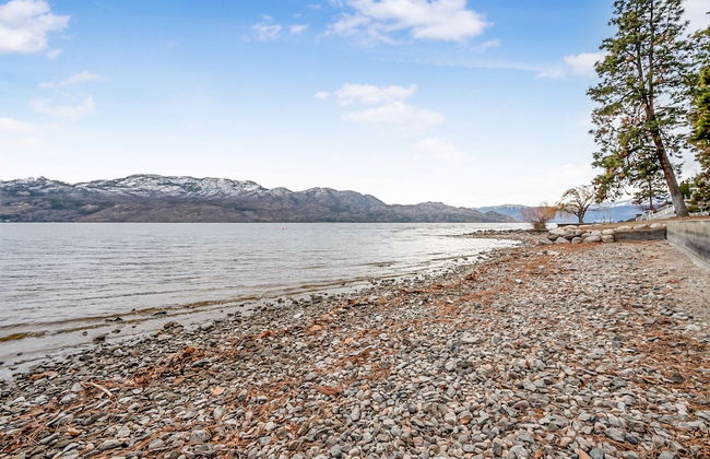 Family Friendly Cottage w Amazing View - Photo 16