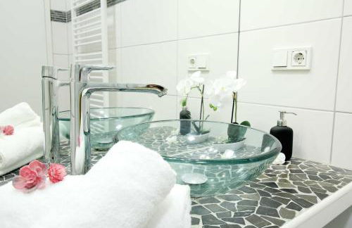 superior Apartment mit WiFi l 400m bis Uni l Messe l IGA 27 l Zoo Dui - Photo 8