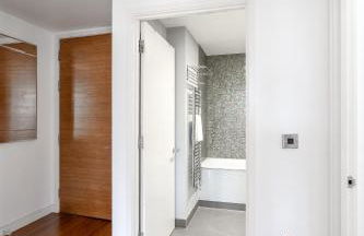 Modern, fully furnished apartment with ensuite, private balcony and elevator in Notting Hill - Foto 53