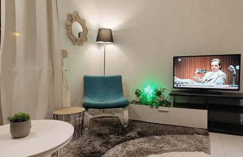 Isalos Urban Oasis Thessaloniki - Tranquil Garden Retreat - Walk to City Center - Free Easy Parking - Near Helexpo & University - Foto 3