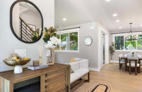 Modern Kirkland 4BR Family Oasis Kids Paradise - Photo 12