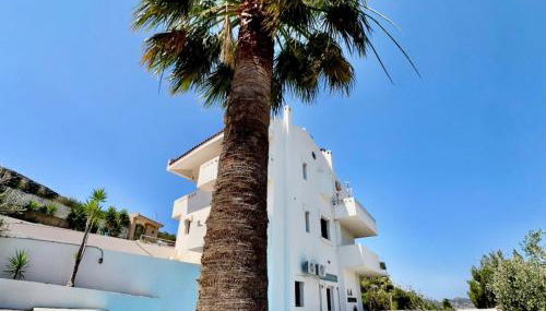 2 bedroom self-contained apartment and swimming pool at Palm Tree Villa - Foto 1